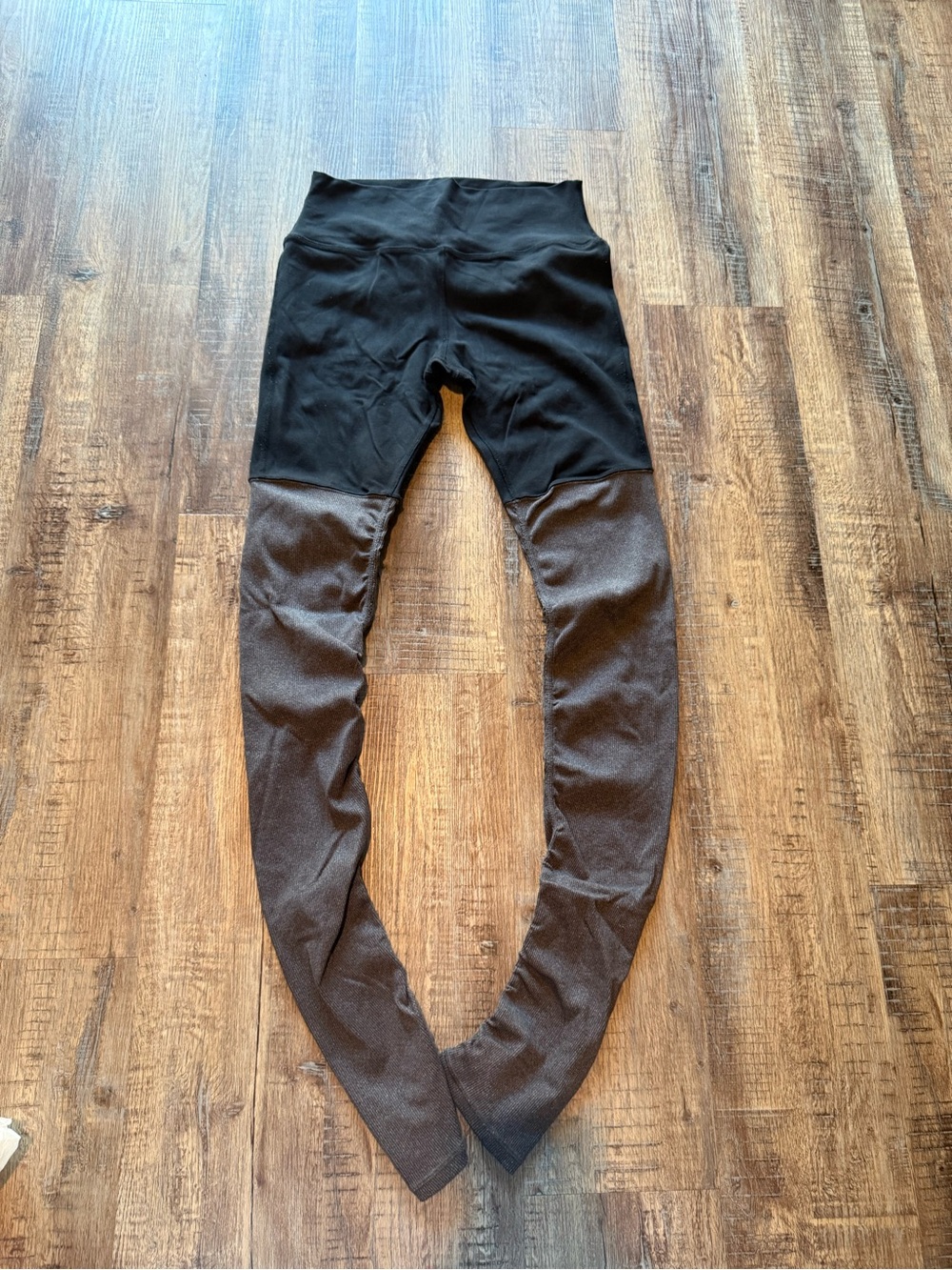 Alo Yoga Goddess Leggings -black and charcoal